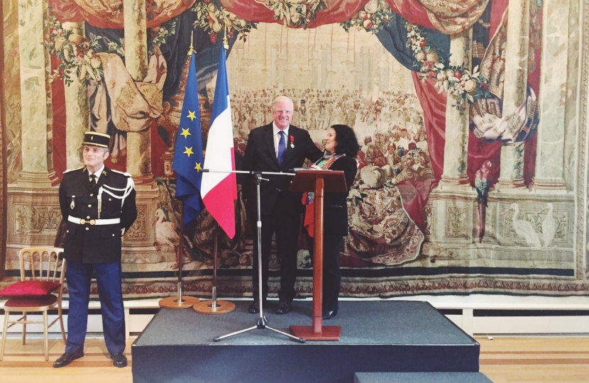 Sir Edward receives the insignia of Officier in the Légion d’Honneur