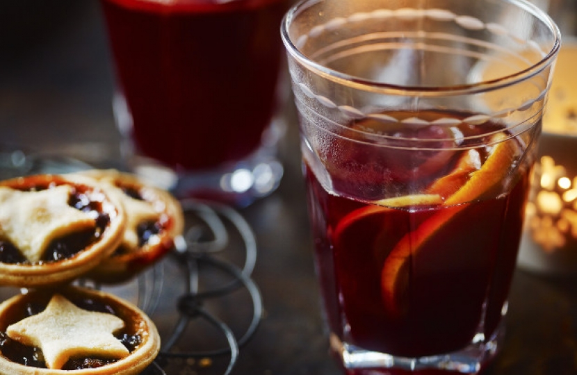 Mulled wine and mince pies